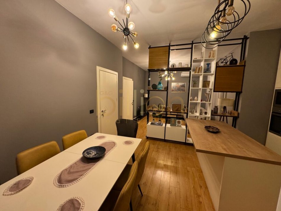Tirane, shitet apartament 3 Katshe , 364 m² 300.000 € (Laprake, Tirana, Albania)