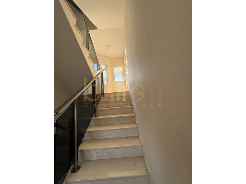 Tirane, shitet apartament 3 Katshe , 364 m² 300.000 € (Laprake, Tirana, Albania)