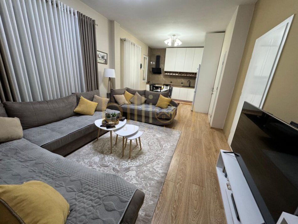 Tirane, shitet apartament 3 Katshe , 364 m² 300.000 € (Laprake, Tirana, Albania)