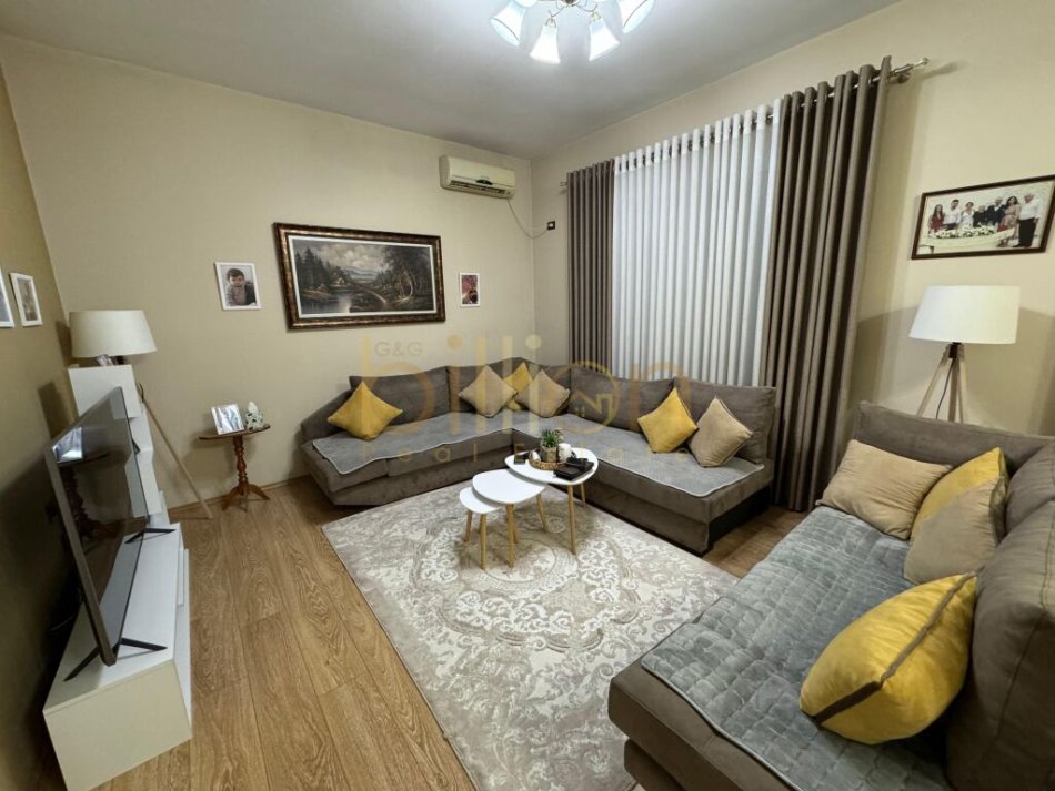 Tirane, shitet apartament 3 Katshe , 364 m² 300.000 € (Laprake, Tirana, Albania)