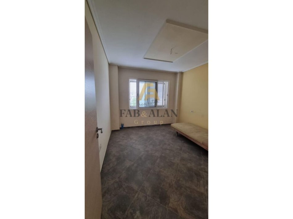 Tirane, shitet apartament 3+1 Kati 4, 122 m² 155,000 € (Varri i Bamit)