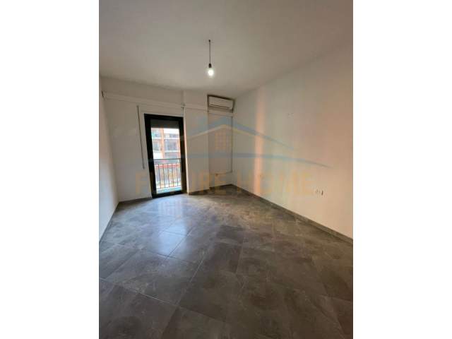 Tirane, jepet me qera apartament 2+1+BLK Kati 2, 107 m² 400 Euro