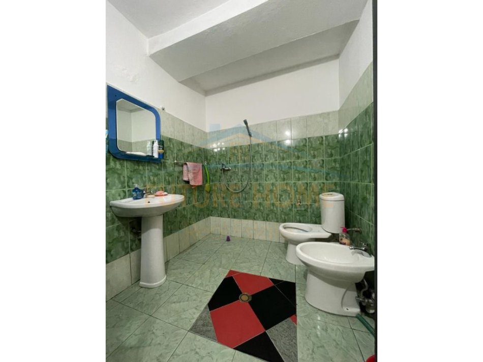 Tirane, shitet apartament 3+1+Ballkon Kati 4, 90 m² 160.000 € (Komuna e Parisit)