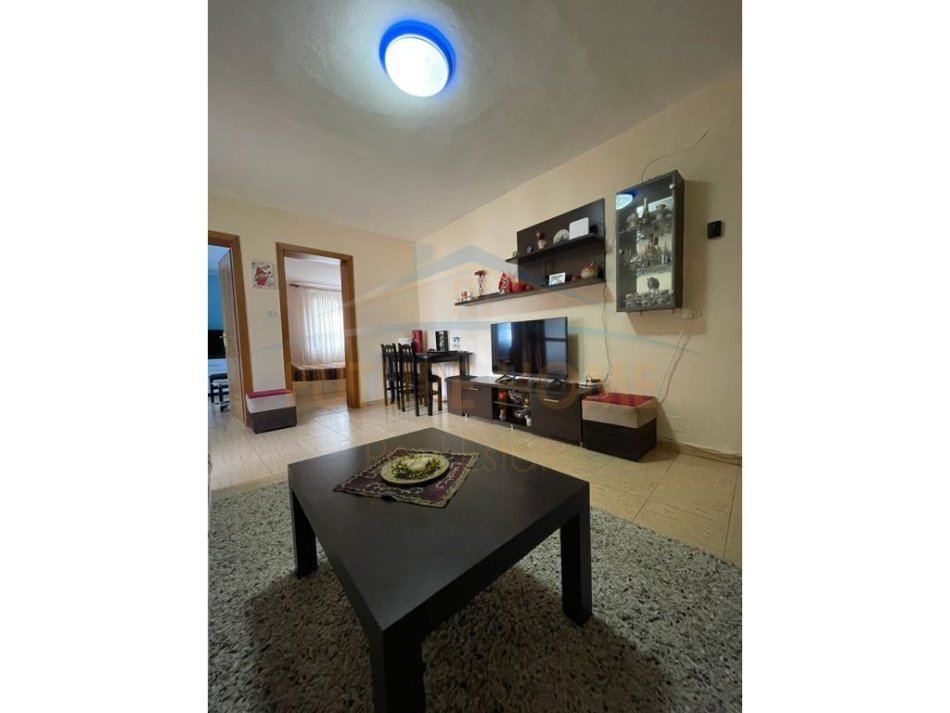 Tirane, shitet apartament 3+1+Ballkon Kati 4, 90 m² 160.000 € (Komuna e Parisit)