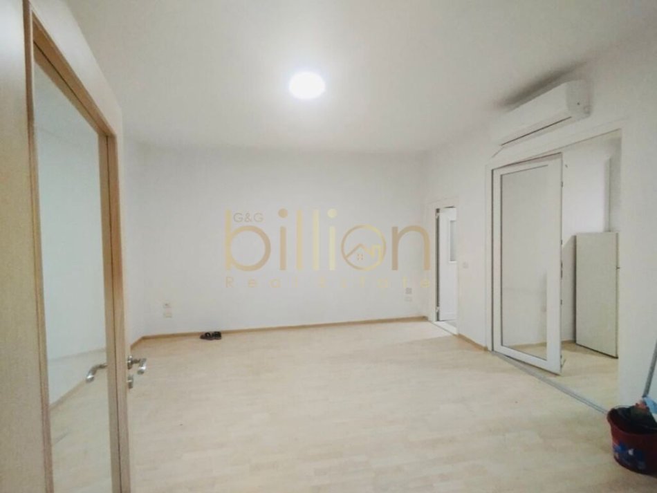 Tirane, jepet me qera apartament 4+1+Ballkon Kati 1, 140 m² 1.000 € (KAFE FLORA, Tirana, Albania)