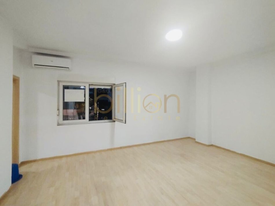 Tirane, jepet me qera apartament 4+1+Ballkon Kati 1, 140 m² 1.000 € (KAFE FLORA, Tirana, Albania)