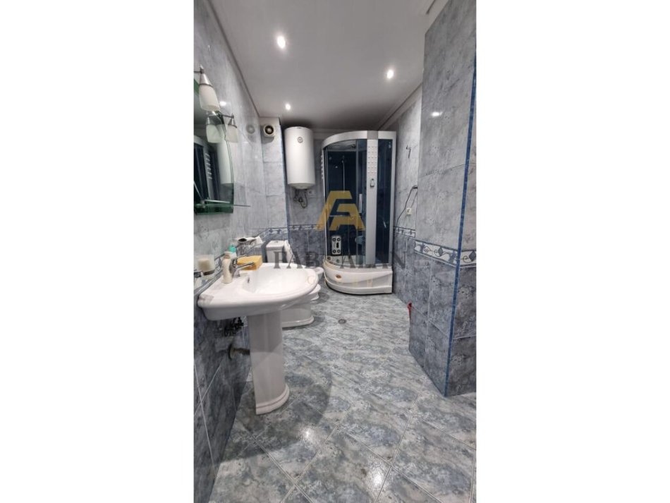 Tirane, shitet apartament 3+1 Kati 4, 122 m² 155,000 € (Varri i Bamit)