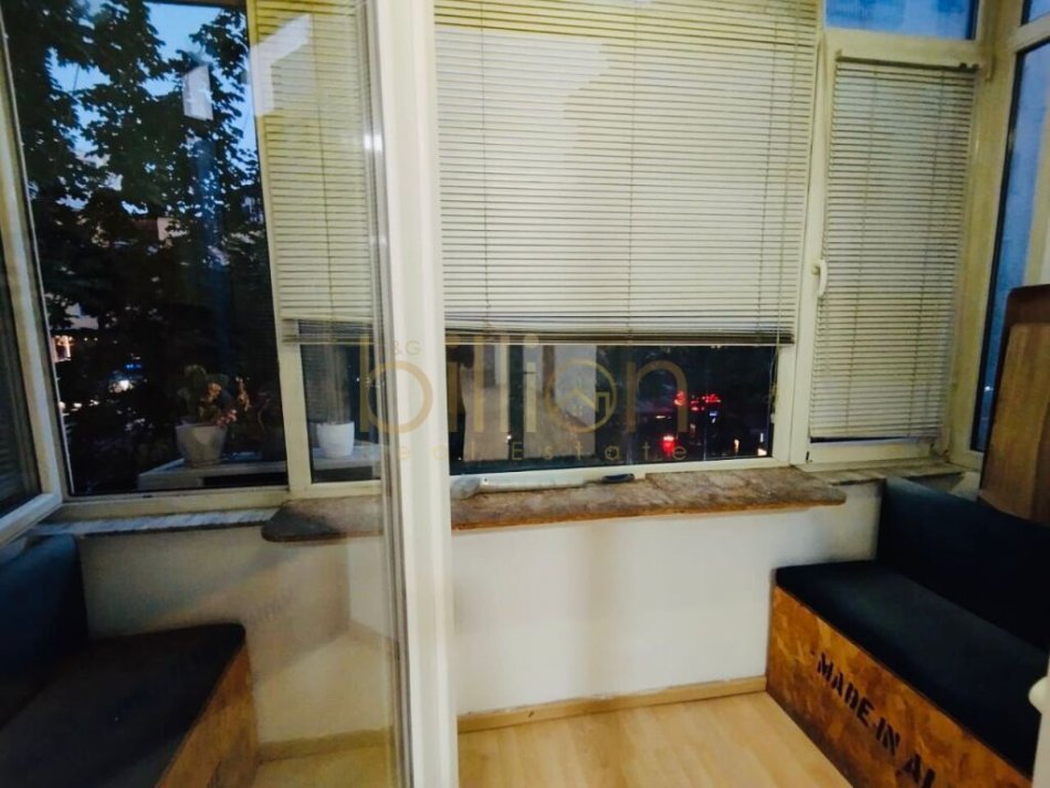 Tirane, jepet me qera apartament 4+1+Ballkon Kati 1, 140 m² 1.000 € (KAFE FLORA, Tirana, Albania)