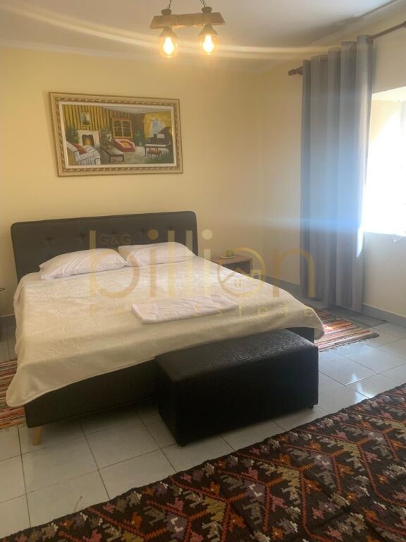 Korce, shitet shtepi 2 Katshe , 160 m² 136.000 € (Qender, Korçë)