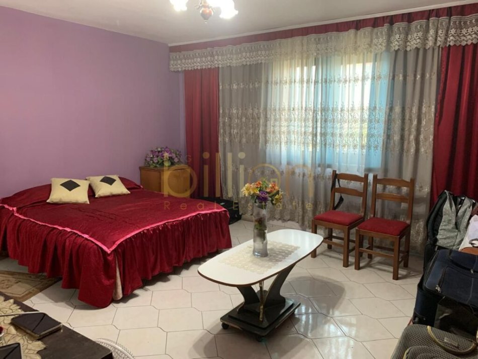 Tirane, shitet 3 Katshe , (Rruga Haki Stermilli, Tirana, Albania)