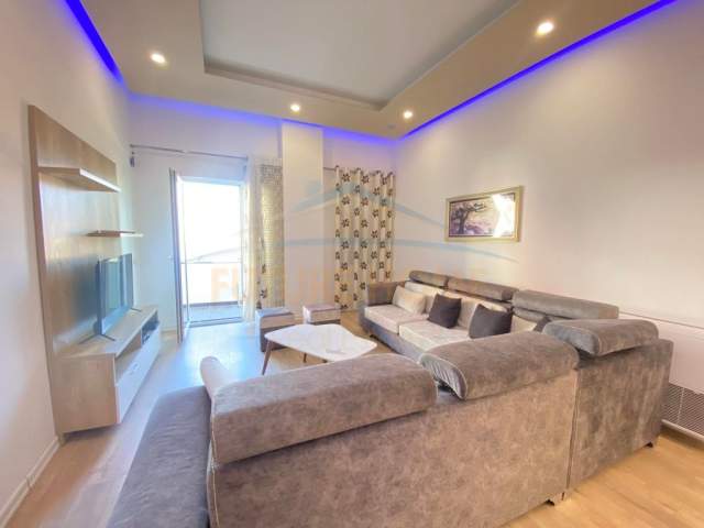 Tirane, jepet me qera apartament 2+1+BLK Kati 1, 140 m² 700 Euro (Liqeni  i Thate)