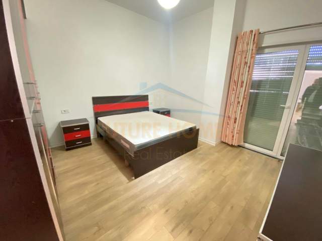 Tirane, jepet me qera apartament 2+1+BLK Kati 1, 140 m² 700 Euro (Liqeni  i Thate)