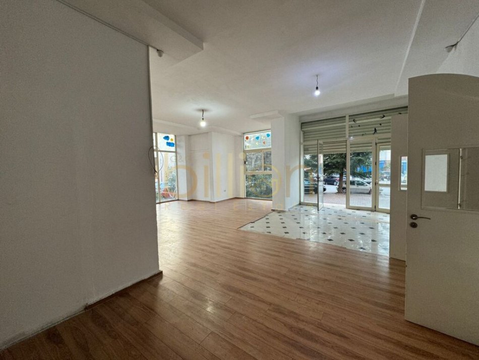 Tirane, jepet me qera ambjent biznesi Kati 0, 139 m² 1.000 € (Rruga Teodor Keko,Astir)