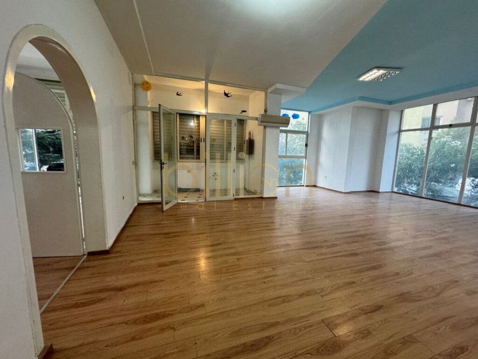 Tirane, jepet me qera ambjent biznesi Kati 0, 139 m² 1.000 € (Rruga Teodor Keko,Astir)