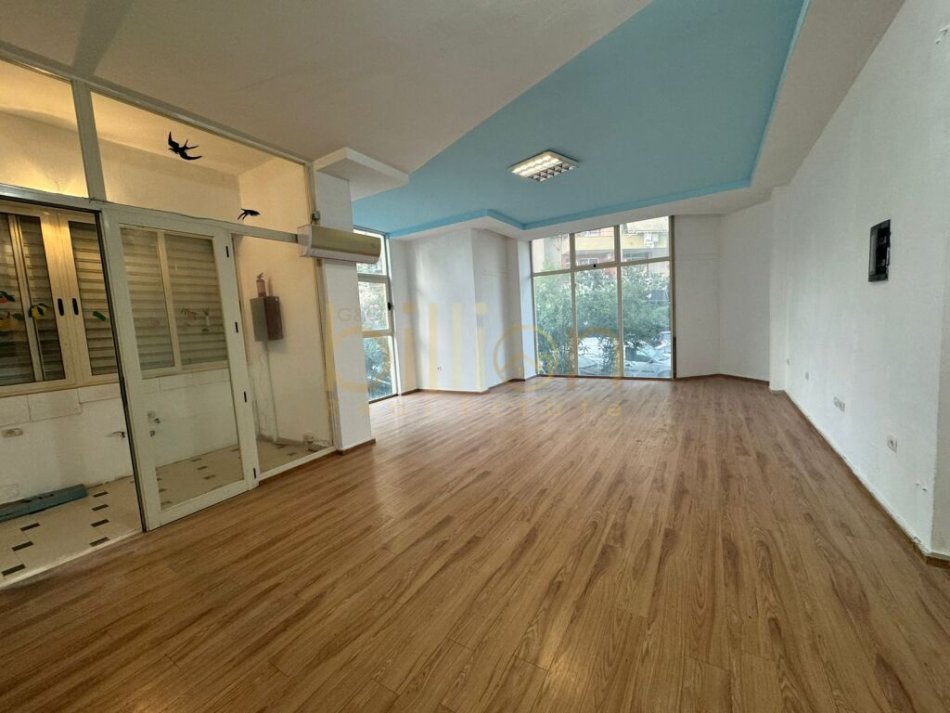 Tirane, jepet me qera ambjent biznesi Kati 0, 139 m² 1.000 € (Rruga Teodor Keko,Astir)