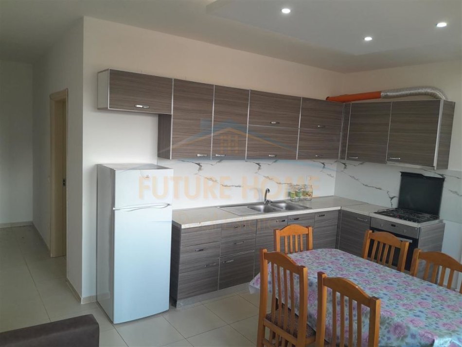 Durres, jepet me qera apartament 2+1 Kati 6, 75 m² 300 € (Prane Stadiumit, Durres)