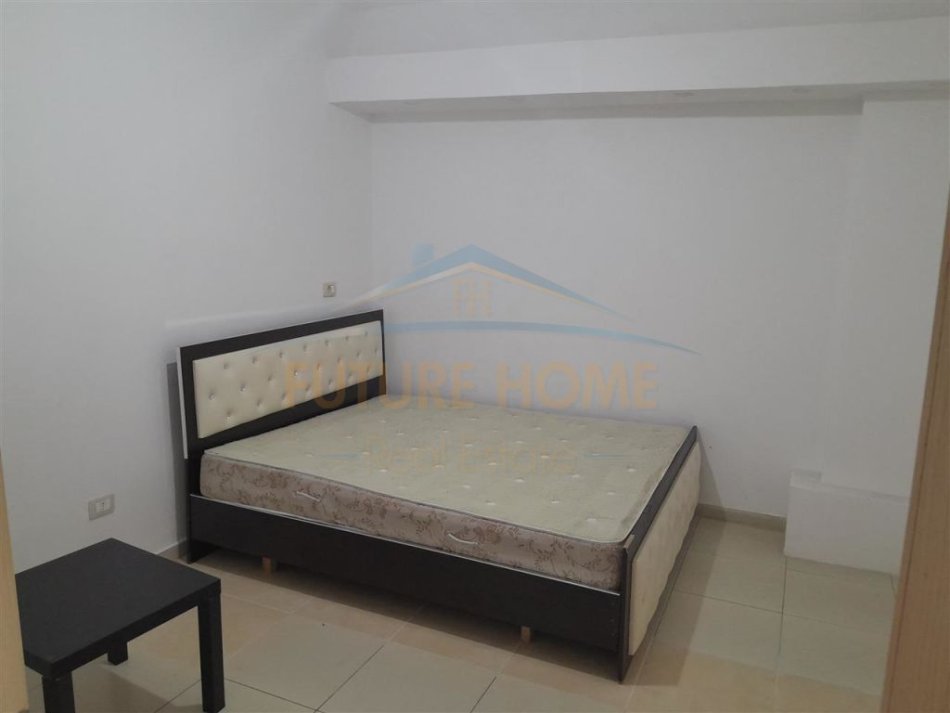 Durres, jepet me qera apartament 2+1 Kati 6, 75 m² 300 € (Prane Stadiumit, Durres)