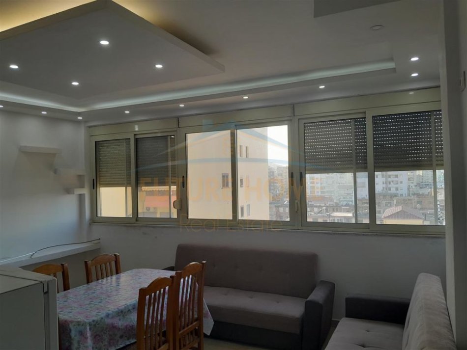 Durres, jepet me qera apartament 2+1 Kati 6, 75 m² 300 € (Prane Stadiumit, Durres)