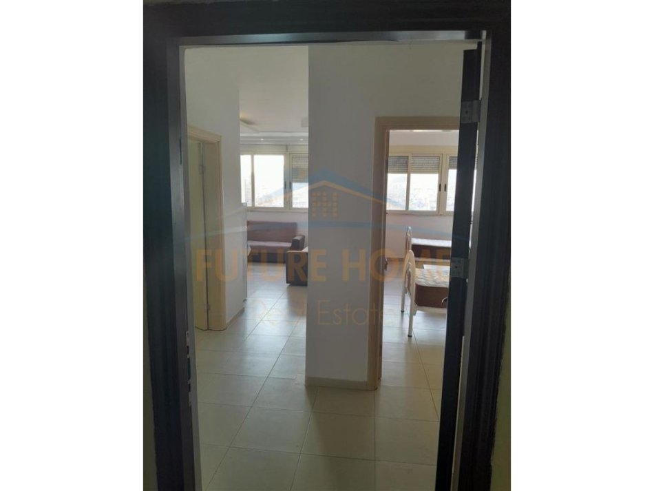Durres, jepet me qera apartament 2+1 Kati 6, 75 m² 300 € (Prane Stadiumit, Durres)