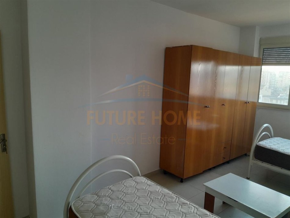 Durres, jepet me qera apartament 2+1 Kati 6, 75 m² 300 € (Prane Stadiumit, Durres)