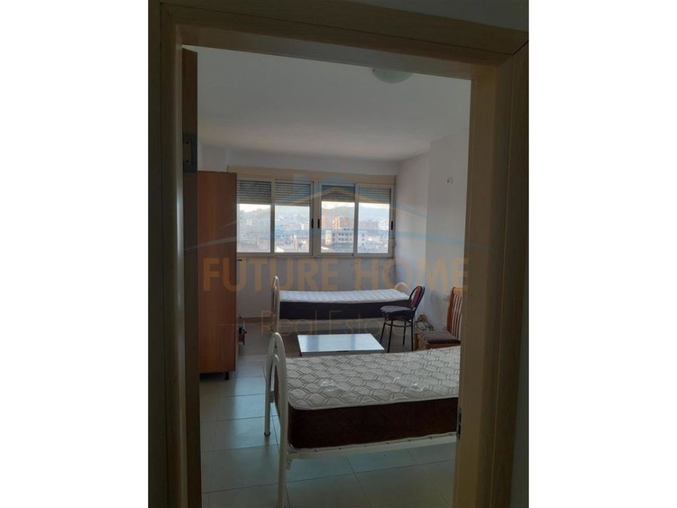 Durres, jepet me qera apartament 2+1 Kati 6, 75 m² 300 € (Prane Stadiumit, Durres)