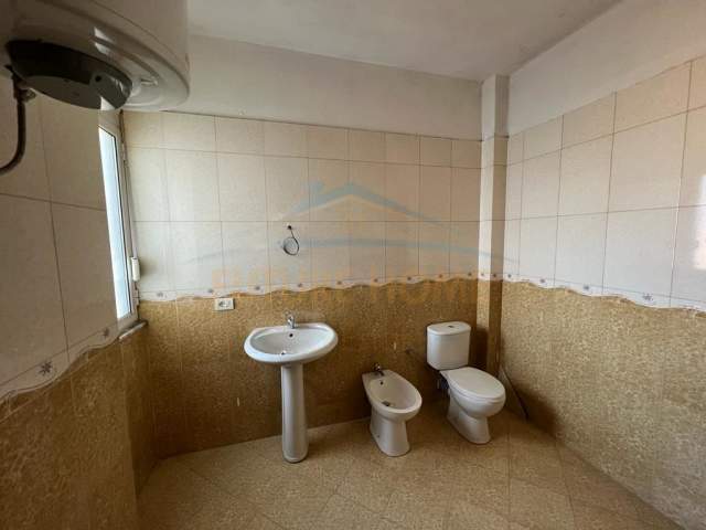 Korce, shitet apartament 2+1+BLK Kati 8, 108 m² 56.000 Euro (Terminali I Autobuzave, Korçë)