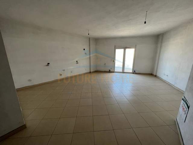 Korce, shitet apartament 2+1+BLK Kati 8, 108 m² 56.000 Euro (Terminali I Autobuzave, Korçë)
