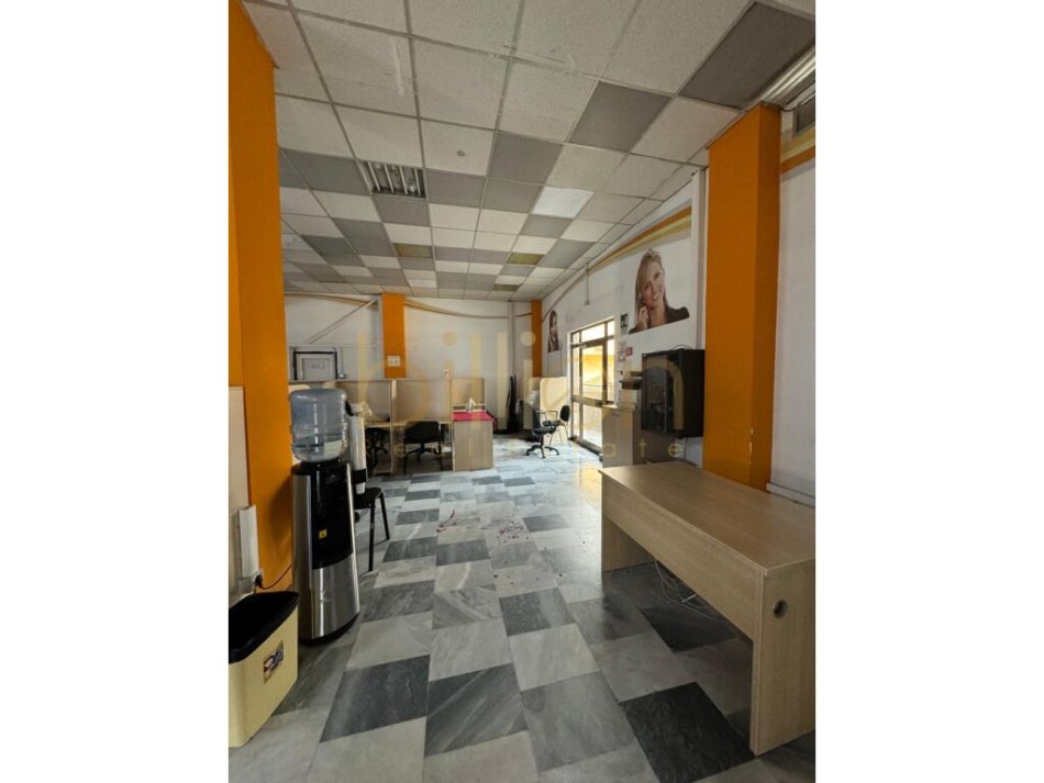 Tirane, jepet me qera ambjent biznesi , 2.500 m² (Bllok)