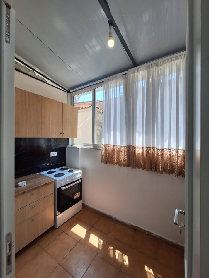 Tirane, jepet me qera apartament 1+1 Kati 1, 75 m² 500 € 