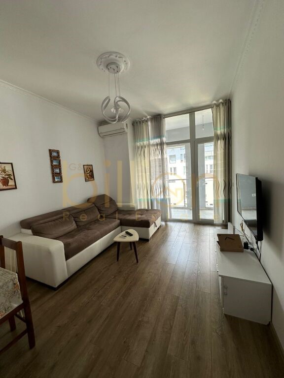 Tirane, jepet me qera apartament 2+1 Kati 5, 90 m² 800 € (Komuna e Parisit, Tirana, Albania)