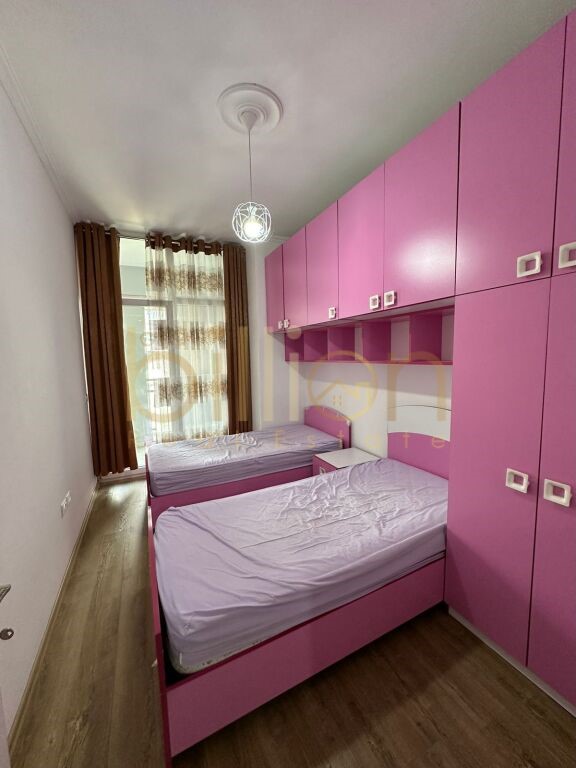 Tirane, jepet me qera apartament 2+1 Kati 5, 90 m² 800 € (Komuna e Parisit, Tirana, Albania)