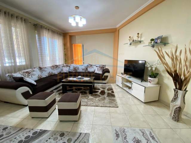 Tirane, shitet apartament 2+1 Kati 4, 140 m² 115.000 Euro (Yzberisht)