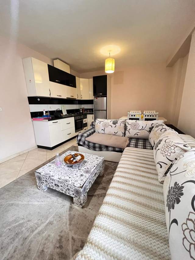 Tirane, shitet apartament 1+1+BLK Kati 8, 56 m² 60.000 Euro (Kthesa Kamzes Prane Spitalit Hygeia)