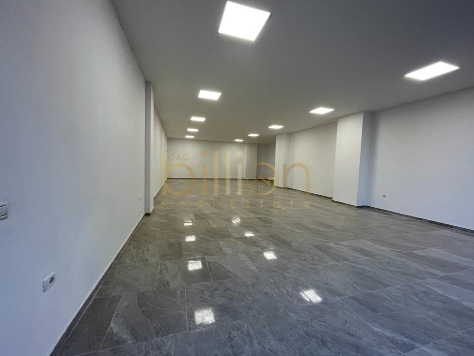 Tirane, jepet me qera ambjent biznesi Kati 0, 137 m² 1.200 € (ISH PARKU, Tirana, Albania)