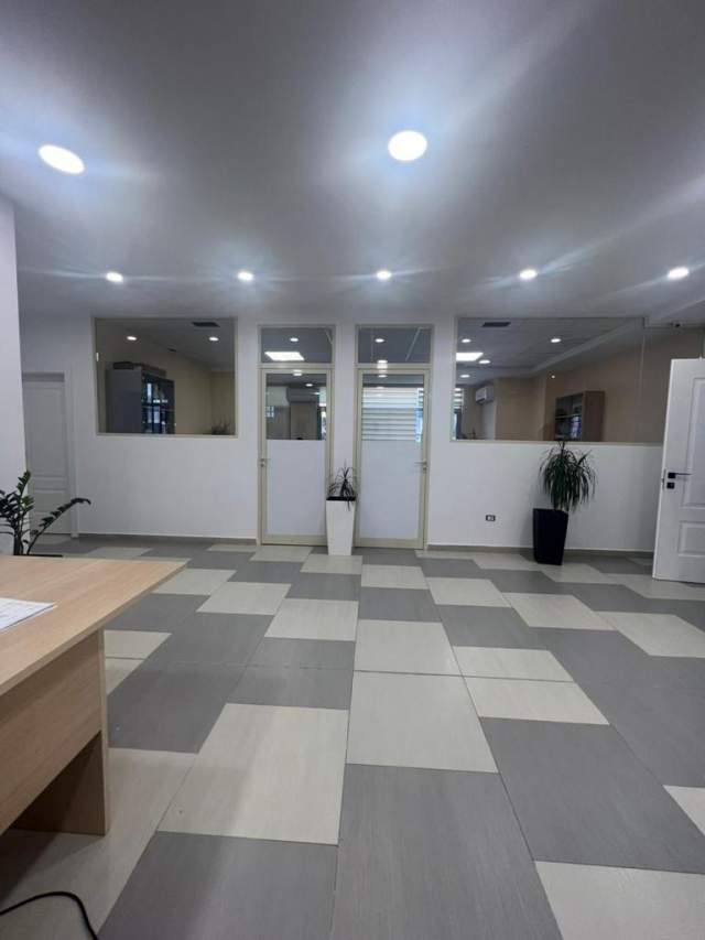 Tirane, shes zyre Kati 1, 350 m² 595.000 Euro (Rruga e Elbasanit)