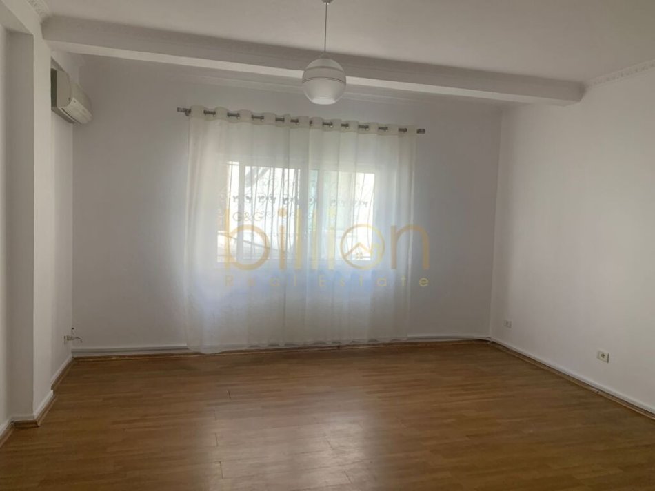 Tirane, jepet me qera ambjent biznesi Kati 2, 140 m² 1.300 € (Blloku, Tirana, Albania)