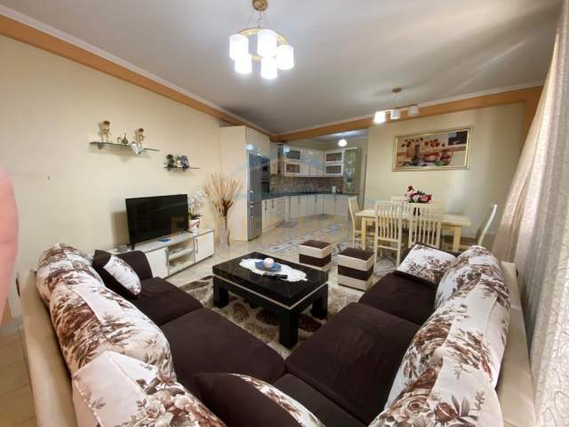 Tirane, shitet apartament 2+1 Kati 4, 140 m² 115.000 Euro (Yzberisht)