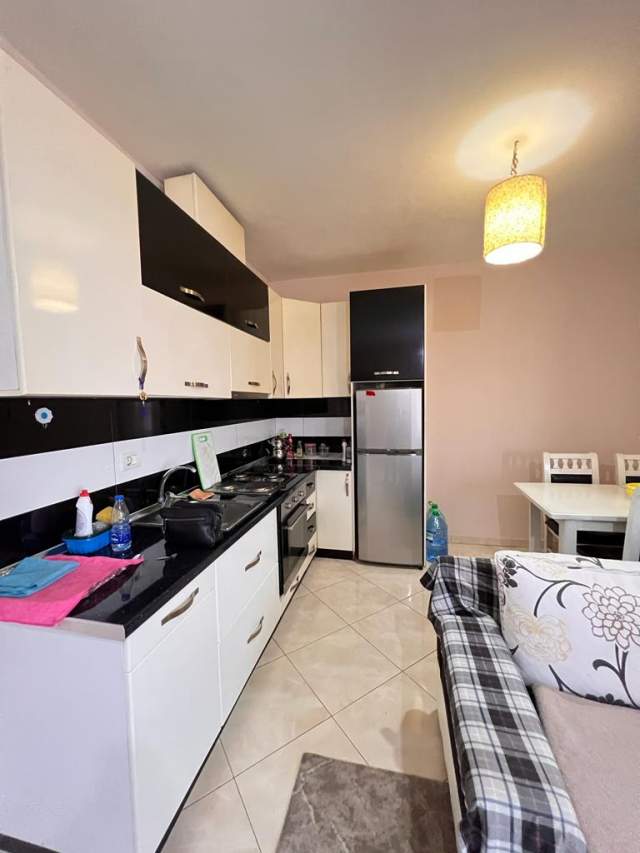 Tirane, shitet apartament 1+1+BLK Kati 8, 56 m² 60.000 Euro (Kthesa Kamzes Prane Spitalit Hygeia)