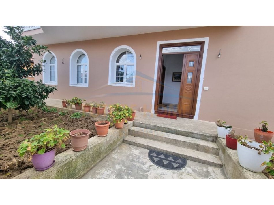 Durres, shitet Vile 2 Katshe Kati 0, 309 m² 190.000 € (Manez, Gjiri i Lalezit)