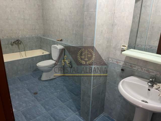 Tirane, jepet me qera apartament 3+1+A+BLK Kati 2, 153 m² 800 Euro (laprake)