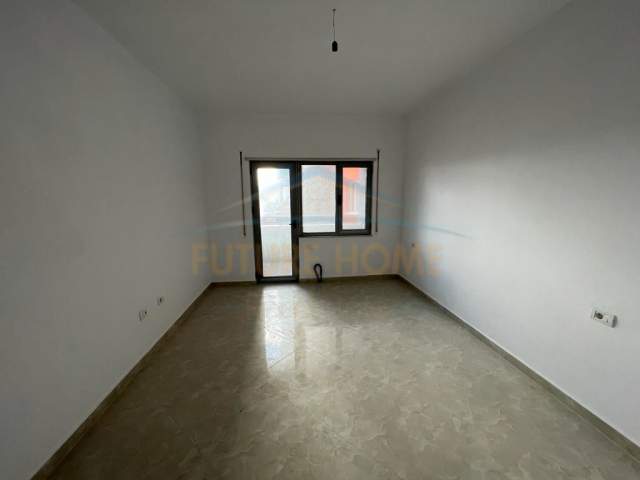 Korce, shitet apartament 2+1+BLK Kati 6, 125 m² 72.000 Euro (Lagjia 18, Korçë)