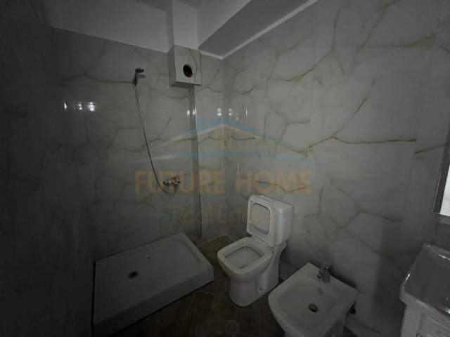 Korce, shitet apartament 2+1+BLK Kati 6, 125 m² 72.000 Euro (Lagjia 18, Korçë)