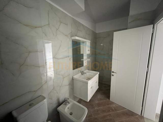 Korce, shitet apartament 2+1+BLK Kati 6, 125 m² 72.000 Euro (Lagjia 18, Korçë)