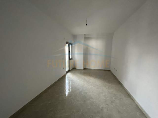 Korce, shitet apartament 2+1+BLK Kati 6, 125 m² 72.000 Euro (Lagjia 18, Korçë)