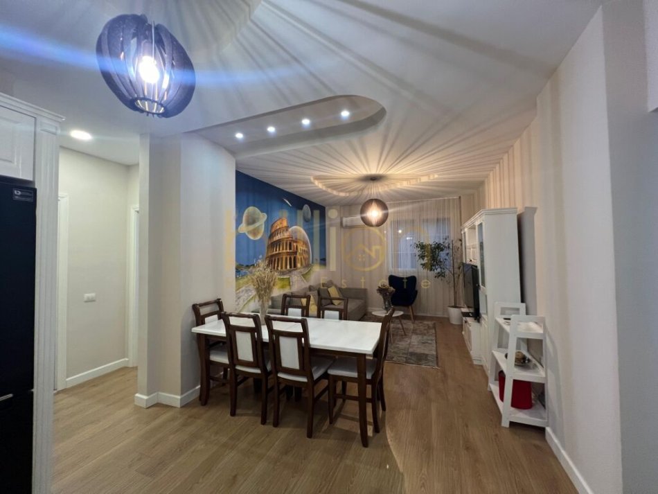 Tirane, shitet apartament 2+1 Kati 1, 90 m² 180.000 € (LIQENI I THATE, Tirana, Albania)