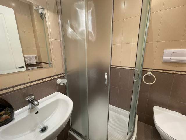 Tirane, jepet me qera apartament 2+1+BLK Kati 5, 107 m² 1.000 Euro (Kopshti Botanik)