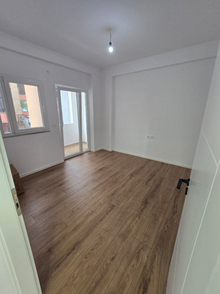 Tirane, shitet apartament 2+1 Kati 2, 87 m² 210.000 € (Rruga e Elbasanit)