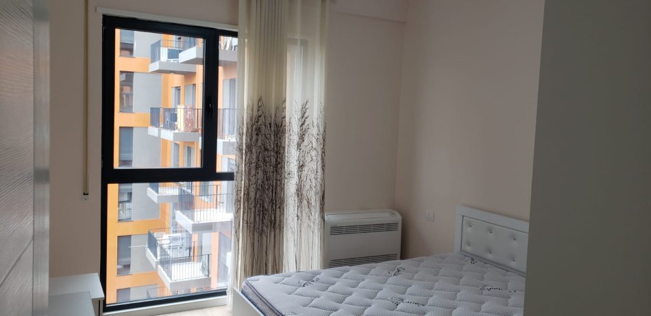 Tirane, jepet me qera apartament 1+1+Ballkon Kati 7, 65 m² 500 € (Xhamllik ,prane disco venue)