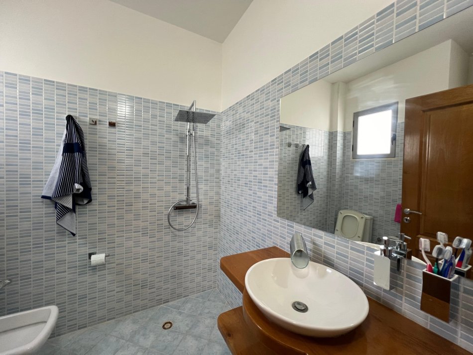 Radhime - Orikum, shitet apartament 1+1+Ballkon Kati 4, 69 m² 172.500 € (radhime)