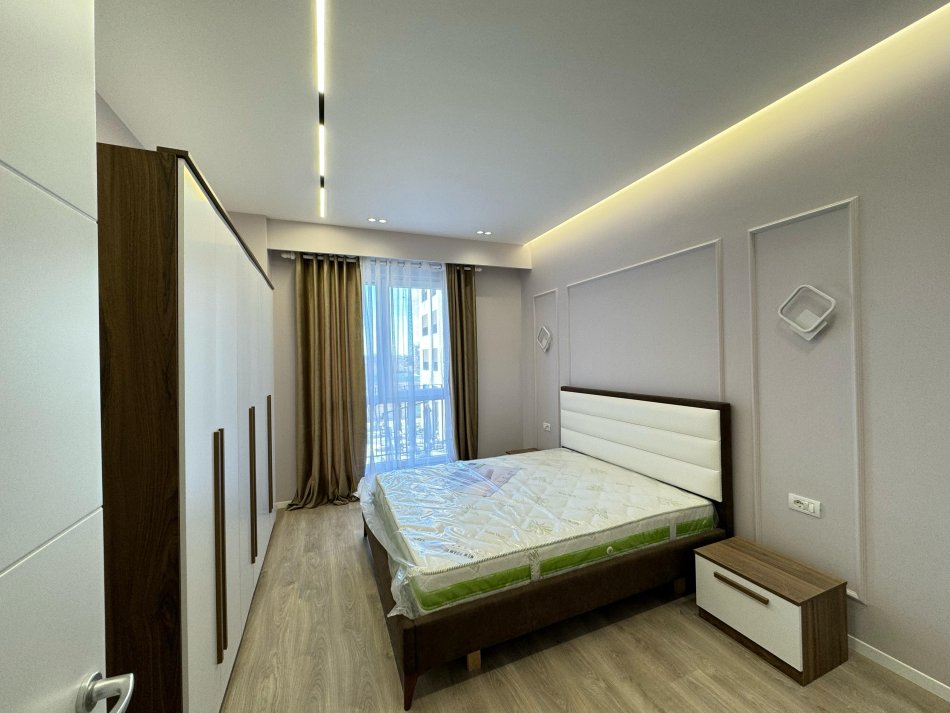 Tirane, jepet me qera apartament 2+1 Kati 2, 100 m² 750 € (ish fusha e aviacionit)